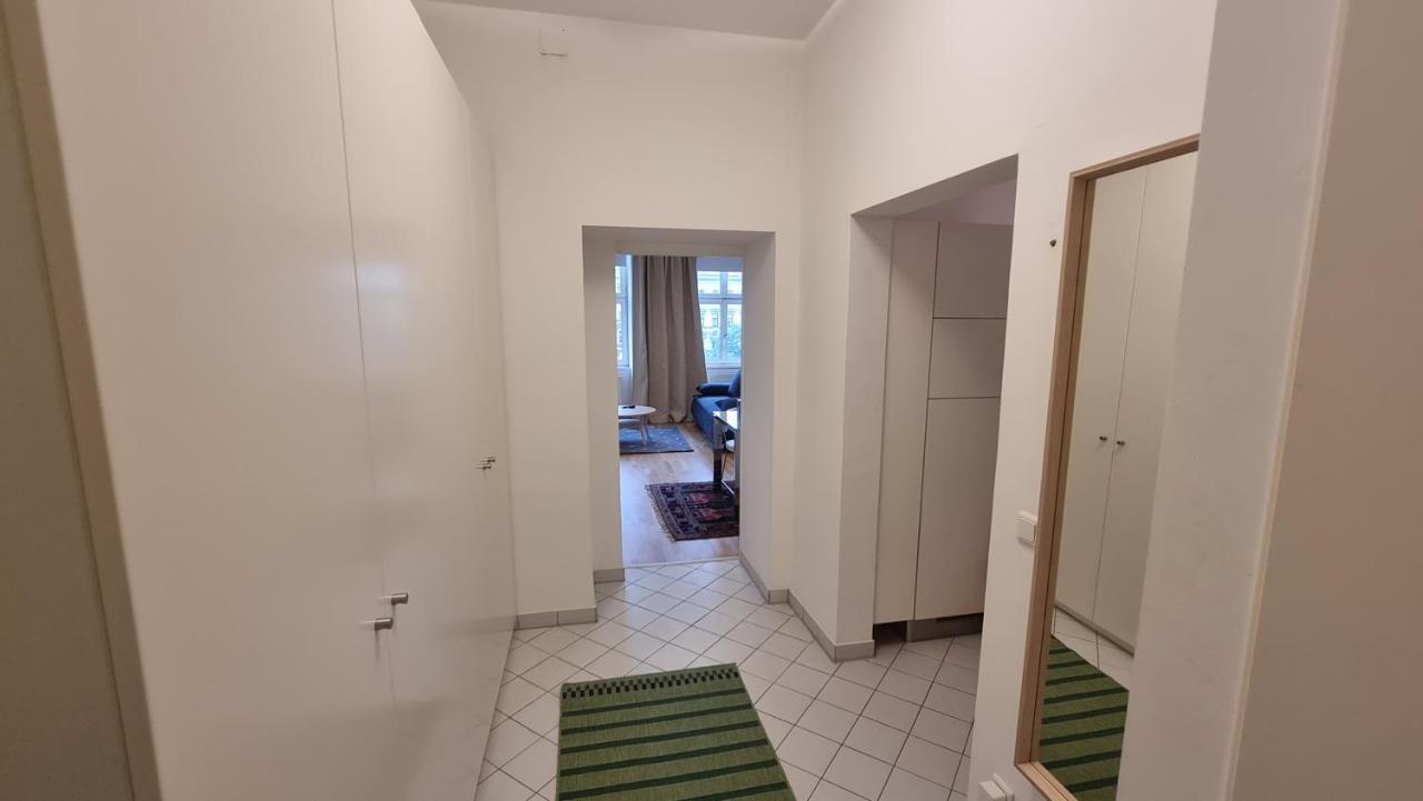 Sunny Apartment Next To Metro 1Br Wenen Buitenkant foto
