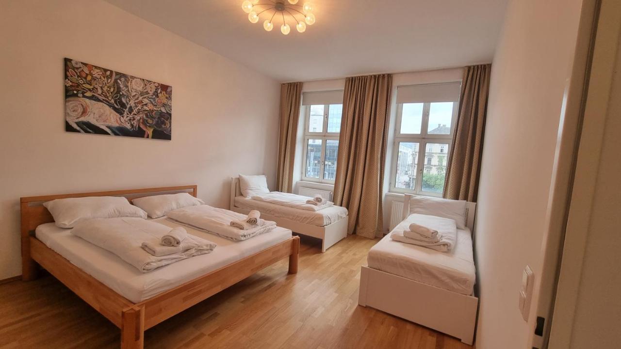 Sunny Apartment Next To Metro 1Br Wenen Buitenkant foto