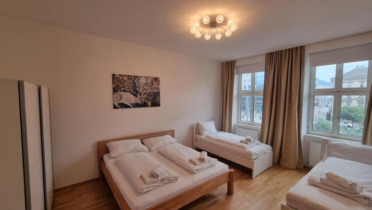 Sunny Apartment Next To Metro 1Br Wenen Buitenkant foto